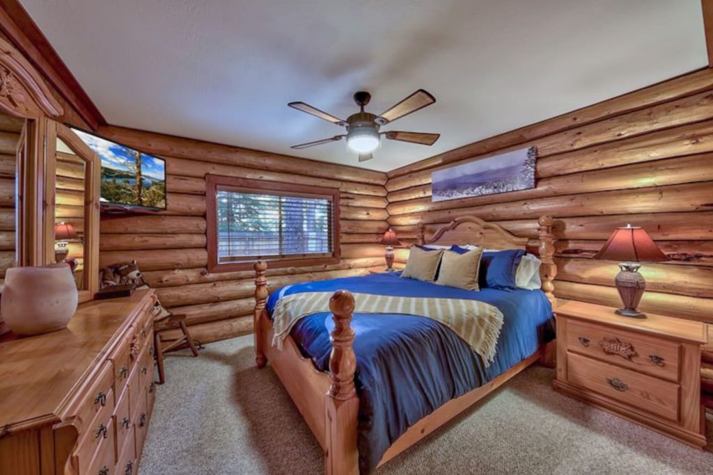 Log cabin with a big bedroom in South Lake Tahoe