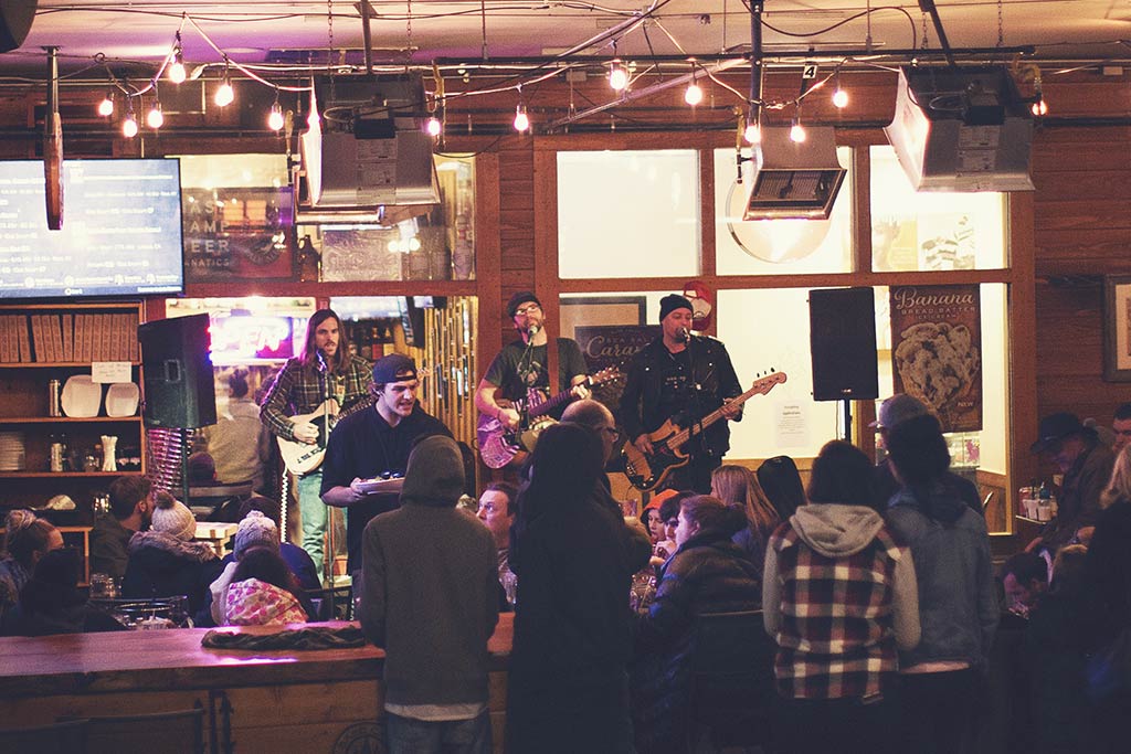 Live music at an apres ski spot in Heavenly Village lake tahoe