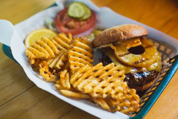 burger at bridgetender in tahoe city