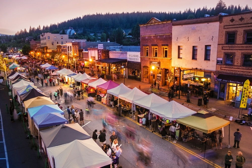 Truckee Thursdays night view