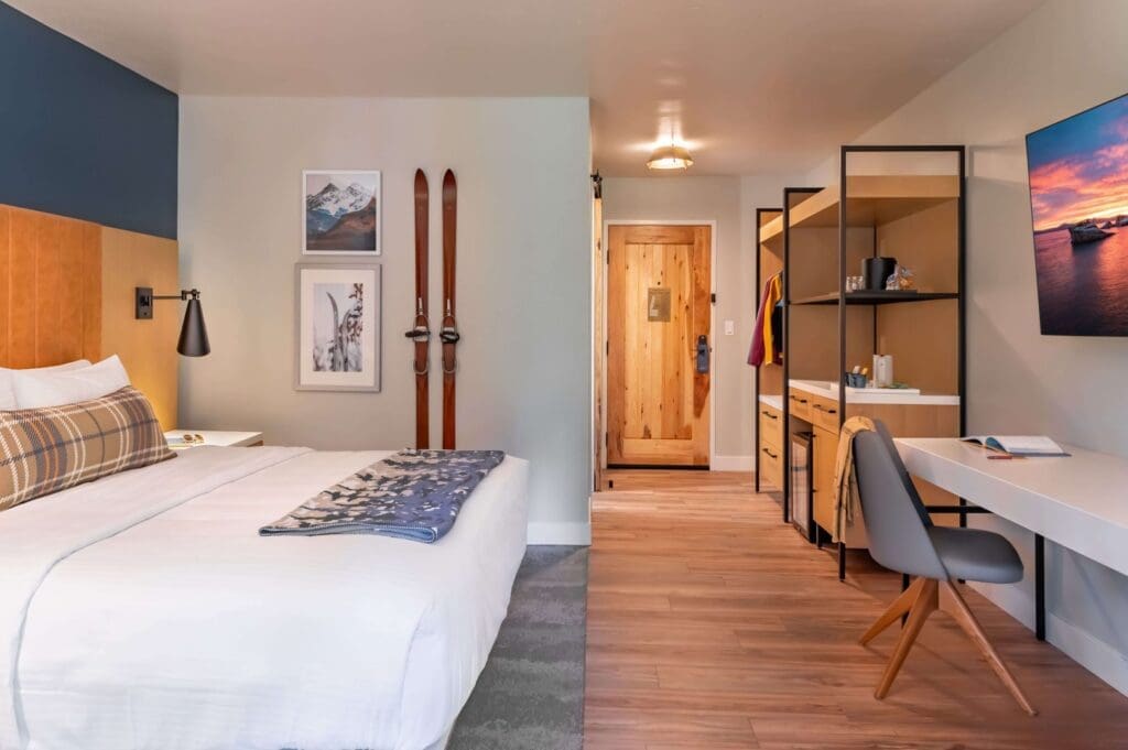 The Incline Lodge King Room